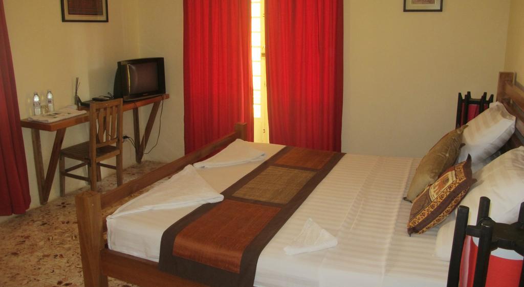 Mea Culpa Kampot Hotel Exterior photo